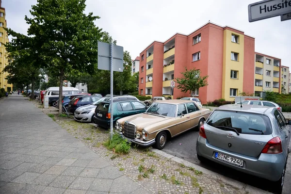 Vida urbana y calles de Berlín Alemania. BERLÍN, ALEMANIA - 19 de agosto de 2015 — Foto de Stock