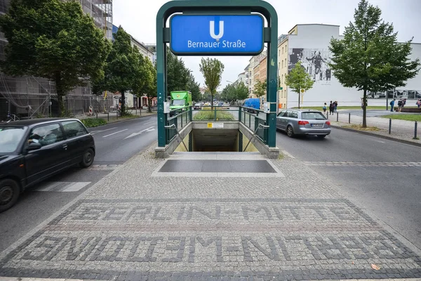 Vida urbana y calles de Berlín Alemania. BERLÍN, ALEMANIA - 19 de agosto de 2015 — Foto de Stock