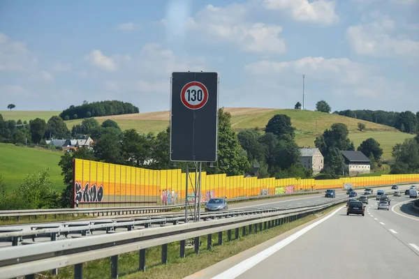Autobahn bij Plauen. Duitsland - 22 augustus 2015 — Stockfoto