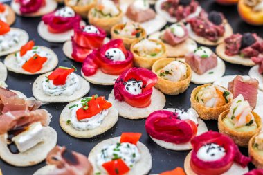 Misafirler için yemek servisi. Lüks yemekler. VIP servisi