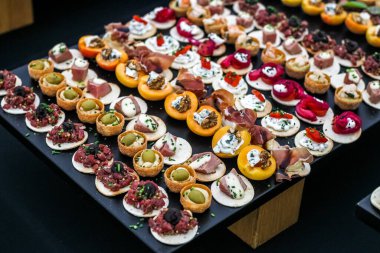 Misafirler için yemek servisi. Lüks yemekler. VIP servisi