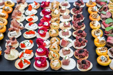 Misafirler için yemek servisi. Lüks yemekler. VIP servisi