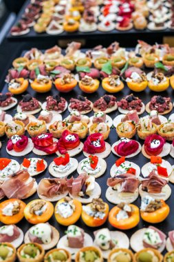 Misafirler için yemek servisi. Lüks yemekler. VIP servisi