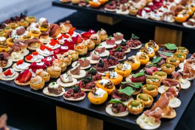 Misafirler için yemek servisi. Lüks yemekler. VIP servisi