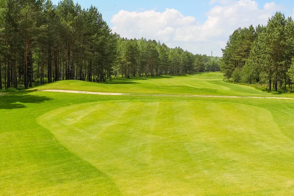 Verão paisagem campo de golfe panorama e fundo — Fotografia de Stock