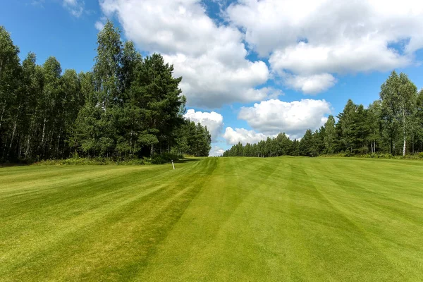 Estate paesaggio campo da golf panorama e sfondo — Foto Stock