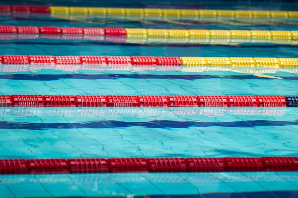 La piscine et les chemins de séparation — Photo