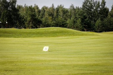 Yaz manzarası golf sahası manzarası ve arka plan