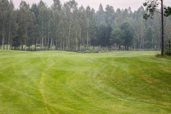 Verão paisagem campo de golfe panorama e fundo — Fotografia de Stock