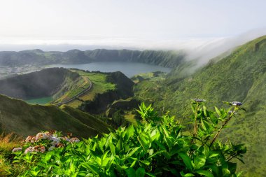 Panoramik manzara Azores lagün üzerinden. Azor Takımadaları volkanik kökenli ve Sao Miguel Island birçok göller fand olduğunu Portekiz en iyi seyahat hedef.