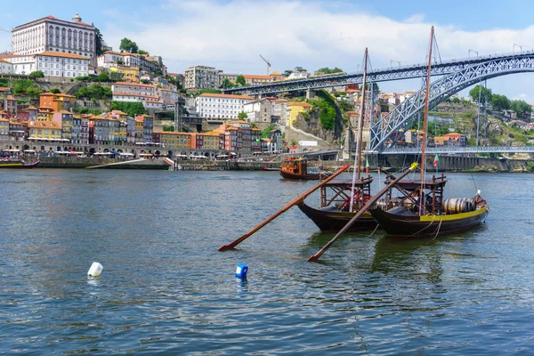 Χαρακτηριστικές Βάρκες Στον Ποταμό Douro Στο Πόρτο Πανοραμική Θέα Από — Φωτογραφία Αρχείου