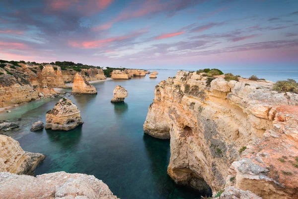 Niesamowity Zachód Słońca Plaży Marinha Algarve Portugalia Krajobraz Mocnych Kolorów — Zdjęcie stockowe