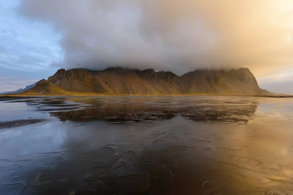 Paisagem Mágica Das Montanhas Vestrahorn Dunas Areia Negra Islândia Nascer — Fotografia de Stock