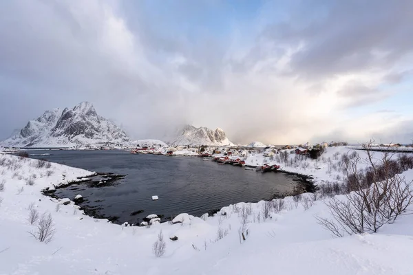 Bellissimo Villaggio Reine Nelle Isole Lofoten Norvegia Paesaggio Invernale Innevato — Foto Stock