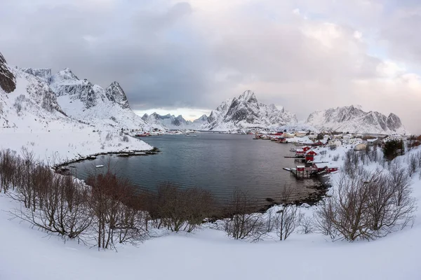 Bellissimo Villaggio Reine Nelle Isole Lofoten Norvegia Paesaggio Invernale Innevato — Foto Stock