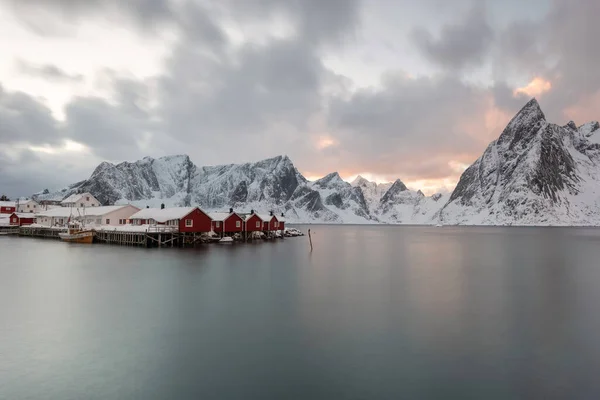 Paesaggio Delle Isole Lofoten Norvegia Con Tradizionali Capanne Legno Rosso — Foto Stock