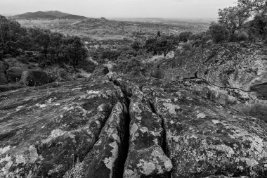 Plasencia yakınlarındaki Valcorchero 'nun doğal alanındaki manzara. Extremadura. İspanya.