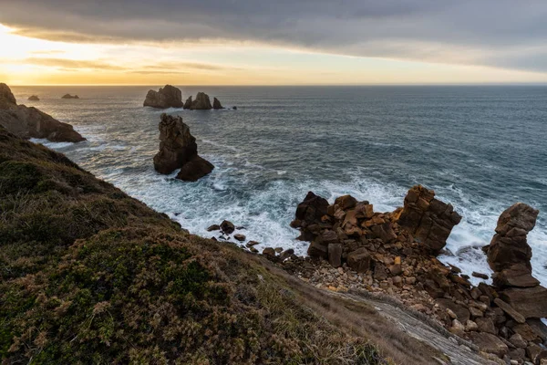 Urros de Liencres 'te gün batımı. Cantabria 'da. İspanya.