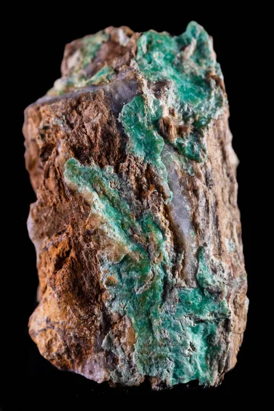 黑色背景的绿松石矿物 — 图库照片