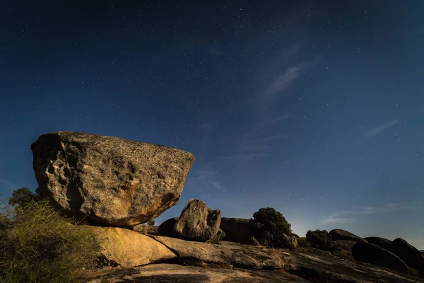 Nacht Landschap Met Maanlicht Het Natuurgebied Barruecos Extremadura Spanje — Stockfoto