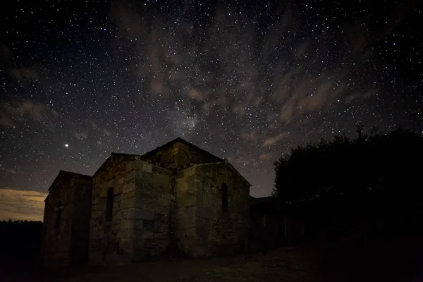 Paisaje Nocturno Con Basílica Visigoda Santa Lucía Del Trampal Acuescar — Foto de Stock