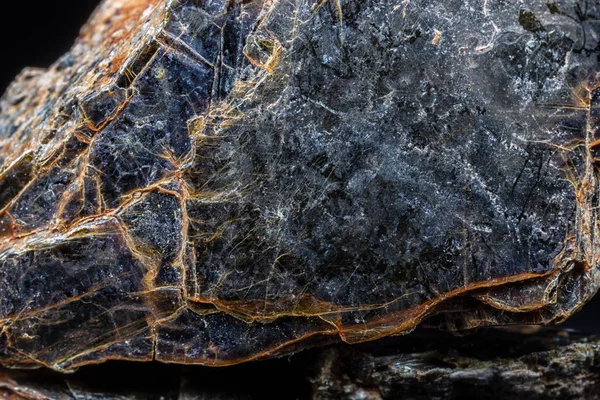 Biotit Schwarzer Glimmer Mineral Auf Schwarzem Hintergrund — Stockfoto