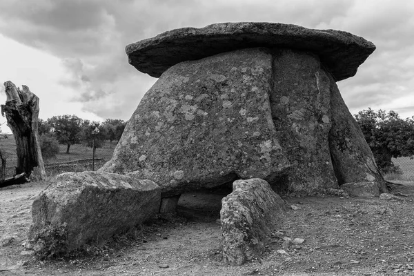 Dolmen Mellizo Tipo Cámara Circular Con Corredor Largo Situado Cerca — Foto de Stock