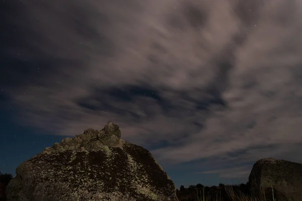 Paisaje Nocturno Con Luz Luna Área Natural Barruecos Extremadura España — Foto de Stock