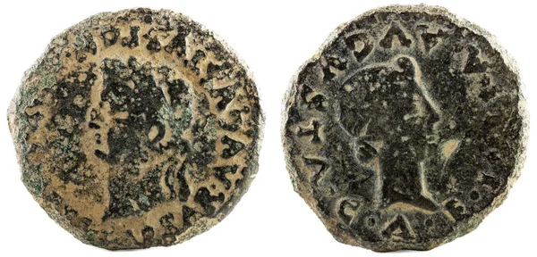 Αρχαία Ρωμαϊκή Χάλκινο Νόμισμα Του Αυτοκράτορα Τιβέριου Την Αυτοκράτειρα Ιουλία — Φωτογραφία Αρχείου