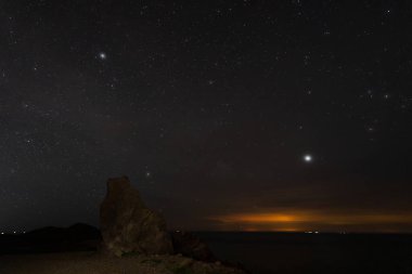 Cabo de Gata Doğal Parkı 'ndaki gece manzarası. İspanya.