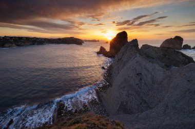 Urros de Liencres 'te gün batımı. Cantabria 'da. İspanya.