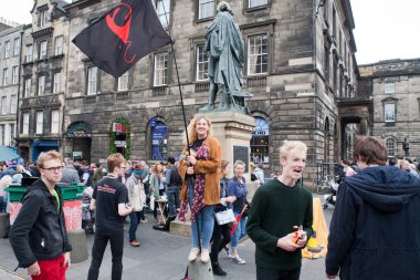 Sokak Tiyatrosu Edinburgh, Edinburgh Festivali Fringe 3-27 Ağustos 2018.Festival 1947 yılından bu yana Edinburgh Uluslararası bir festival düzenledi. Özellikle son savaştan sonra dünya, bölünmeler doldurmak için çıktı bu fikir ilk festivalin