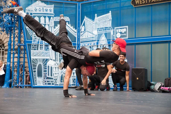 Sokak Tiyatrosu Edinburgh, Edinburgh Festivali Fringe 3-27 Ağustos 2018.Festival 1947 yılından bu yana Edinburgh Uluslararası bir festival düzenledi. Özellikle son savaştan sonra dünya, bölünmeler doldurmak için çıktı bu fikir ilk festivalin