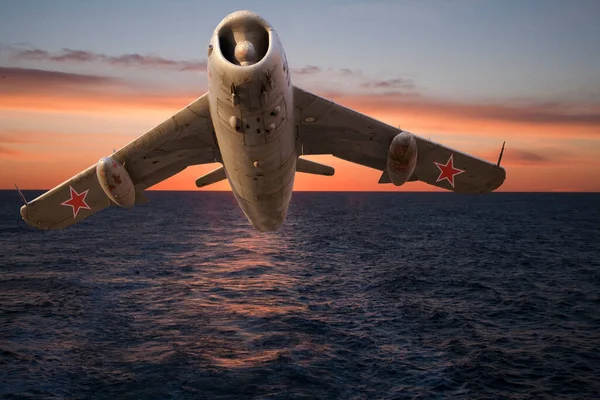 Mikoyan-Gurevich MiG-17, 1952 yılında SSCB 'de üretilen ve çeşitli hava kuvvetleri tarafından yönetilen bir savaş uçağı. Kore Savaşı 'nın benzer görünümlü MiG-15' inin gelişmiş bir ürünü..