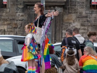 Glasgow 'un Onur Madalyası 19 Temmuz 2025. Glasgow, İskoçya sokaklarında. Kelvingrove Park 'tan başlayarak şehir merkezine gitti ve Barrowland Park' ta LGBTQ + insanları desteklemek için bitirdi. 