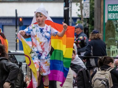 Glasgow 'un Onur Madalyası 19 Temmuz 2025. Glasgow, İskoçya sokaklarında. Kelvingrove Park 'tan başlayarak şehir merkezine gitti ve Barrowland Park' ta LGBTQ + insanları desteklemek için bitirdi. 