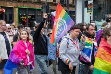 Glasgow 'un Onur Madalyası 19 Temmuz 2025. Glasgow, İskoçya sokaklarında. Kelvingrove Park 'tan başlayarak şehir merkezine gitti ve Barrowland Park' ta LGBTQ + insanları desteklemek için bitirdi..
