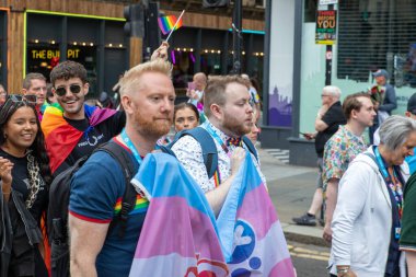 Glasgow 'un Onur Madalyası 19 Temmuz 2025. Glasgow, İskoçya sokaklarında. Kelvingrove Park 'tan başlayarak şehir merkezine gitti ve Barrowland Park' ta LGBTQ + insanları desteklemek için bitirdi..