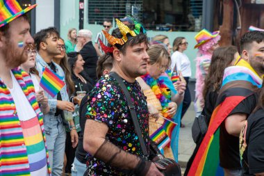 Glasgow 'un Onur Madalyası 19 Temmuz 2025. Glasgow, İskoçya sokaklarında. Kelvingrove Park 'tan başlayarak şehir merkezine gitti ve Barrowland Park' ta LGBTQ + insanları desteklemek için bitirdi..