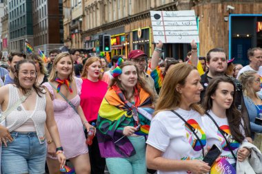 Glasgow 'un Onur Madalyası 19 Temmuz 2025. Glasgow, İskoçya sokaklarında. Kelvingrove Park 'tan başlayarak şehir merkezine gitti ve Barrowland Park' ta LGBTQ + insanları desteklemek için bitirdi..