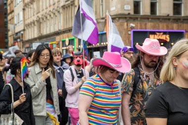 Glasgow 'un Onur Madalyası 19 Temmuz 2025. Glasgow, İskoçya sokaklarında. Kelvingrove Park 'tan başlayarak şehir merkezine gitti ve Barrowland Park' ta LGBTQ + insanları desteklemek için bitirdi..