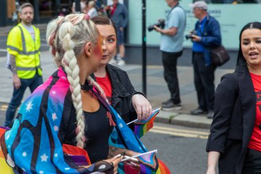 Glasgow 'un Onur Madalyası 19 Temmuz 2025. Glasgow, İskoçya sokaklarında. Kelvingrove Park 'tan başlayarak şehir merkezine gitti ve Barrowland Park' ta LGBTQ + insanları desteklemek için bitirdi. 