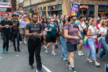 Glasgow 'un Onur Madalyası 19 Temmuz 2025. Glasgow, İskoçya sokaklarında. Kelvingrove Park 'tan başlayarak şehir merkezine gitti ve Barrowland Park' ta LGBTQ + insanları desteklemek için bitirdi. 