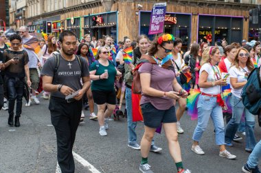 Glasgow 'un Onur Madalyası 19 Temmuz 2025. Glasgow, İskoçya sokaklarında. Kelvingrove Park 'tan başlayarak şehir merkezine gitti ve Barrowland Park' ta LGBTQ + insanları desteklemek için bitirdi. 