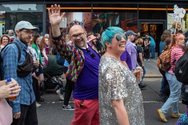 Glasgow 'un Onur Madalyası 19 Temmuz 2025. Glasgow, İskoçya sokaklarında. Kelvingrove Park 'tan başlayarak şehir merkezine gitti ve Barrowland Park' ta LGBTQ + insanları desteklemek için bitirdi. 