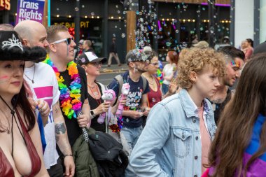 Glasgow 'un Onur Madalyası 19 Temmuz 2025. Glasgow, İskoçya sokaklarında. Kelvingrove Park 'tan başlayarak şehir merkezine gitti ve Barrowland Park' ta LGBTQ + insanları desteklemek için bitirdi. 