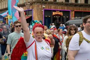 Glasgow 'un Onur Madalyası 19 Temmuz 2025. Glasgow, İskoçya sokaklarında. Kelvingrove Park 'tan başlayarak şehir merkezine gitti ve Barrowland Park' ta LGBTQ + insanları desteklemek için bitirdi. 