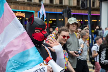Glasgow 'un Onur Madalyası 19 Temmuz 2025. Glasgow, İskoçya sokaklarında. Kelvingrove Park 'tan başlayarak şehir merkezine gitti ve Barrowland Park' ta LGBTQ + insanları desteklemek için bitirdi. 