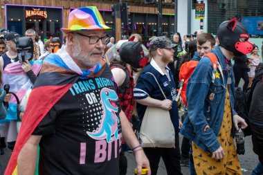 Glasgow 'un Onur Madalyası 19 Temmuz 2025. Glasgow, İskoçya sokaklarında. Kelvingrove Park 'tan başlayarak şehir merkezine gitti ve Barrowland Park' ta LGBTQ + insanları desteklemek için bitirdi. 