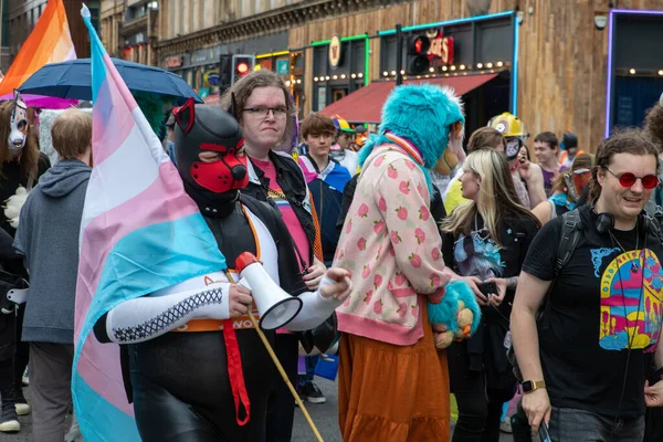 Glasgow 'un Onur Madalyası 19 Temmuz 2025. Glasgow, İskoçya sokaklarında. Kelvingrove Park 'tan başlayarak şehir merkezine gitti ve Barrowland Park' ta LGBTQ + insanları desteklemek için bitirdi. 